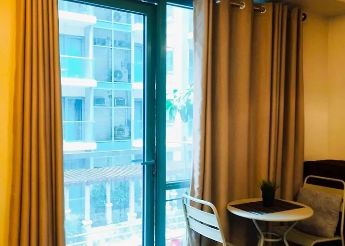 Apartahotel Across Terminal 3-two Palm Tree Manila
